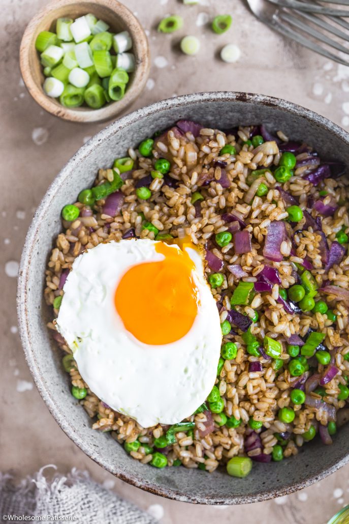 Brown Fried Rice! Simple flavoursome and healthy fried rice perfect for weekly night dinners! #friedrice #rice #dinner #glutenfree