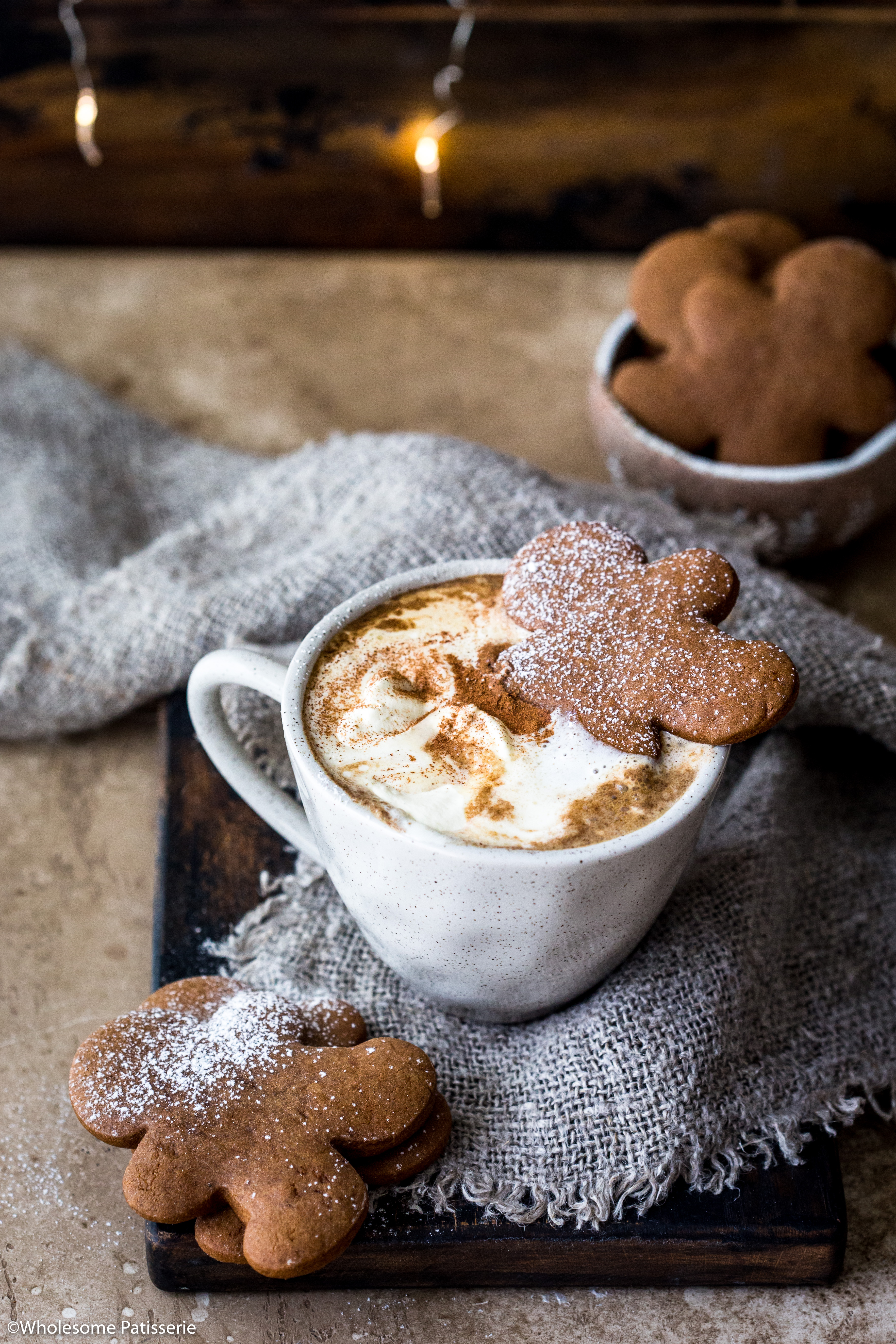 Gingerbread-latte-christmas-beverage-holiday-drinks-easy-festive-delicious