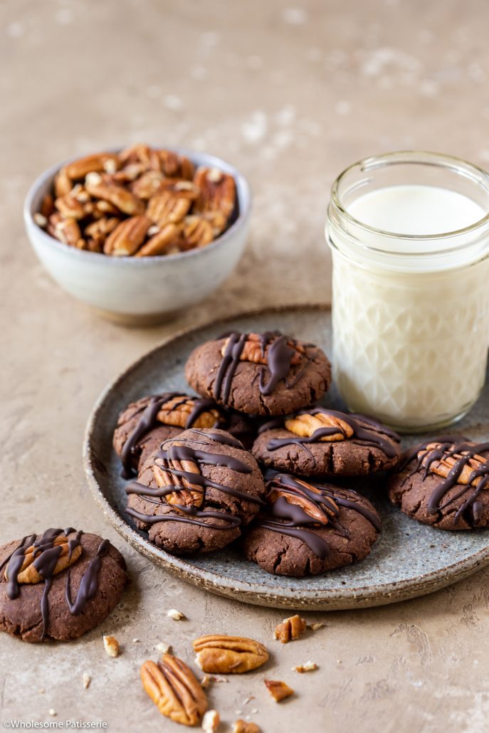 Vegan & Gluten Free Chocolate Pecan Cookies! Fudgy, soft and healthy. Created with 10-ingredients! 