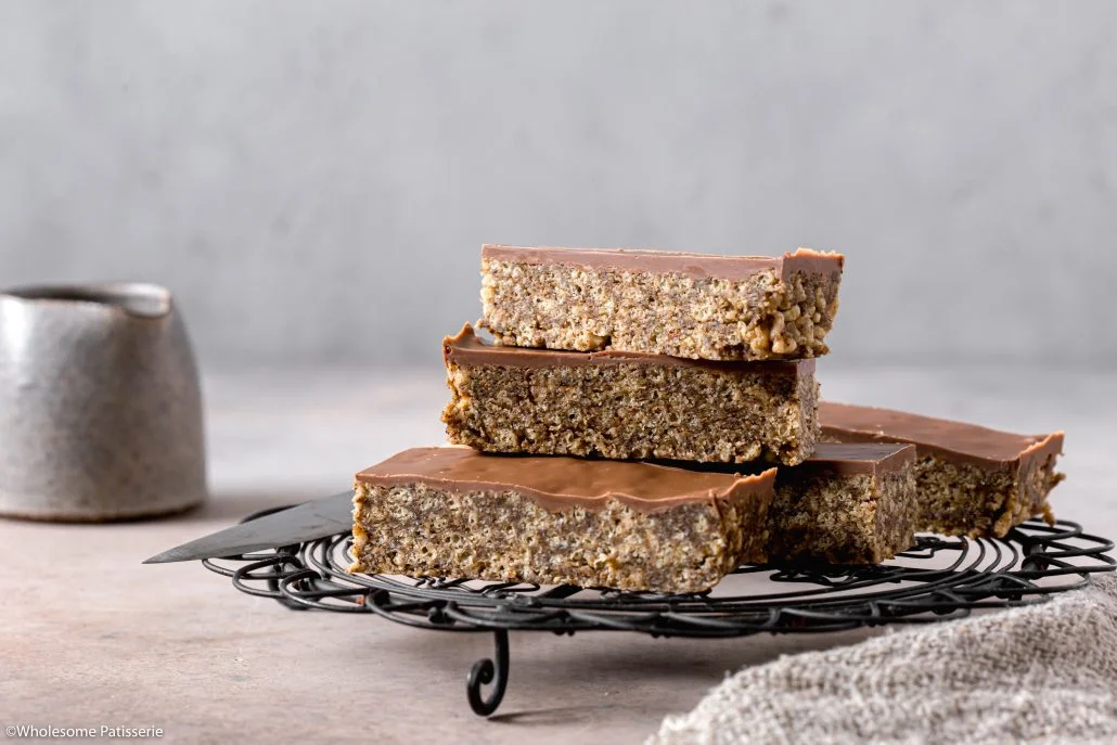 Almond & Milk Chocolate No-Bake Slice! Flavours of almond butter, maple, coconut, milk chocolate & spiced with a touch of cinnamon! Added crunch thanks to the rice puffs makes for a scrumptious chocolate snack for you and your family! 