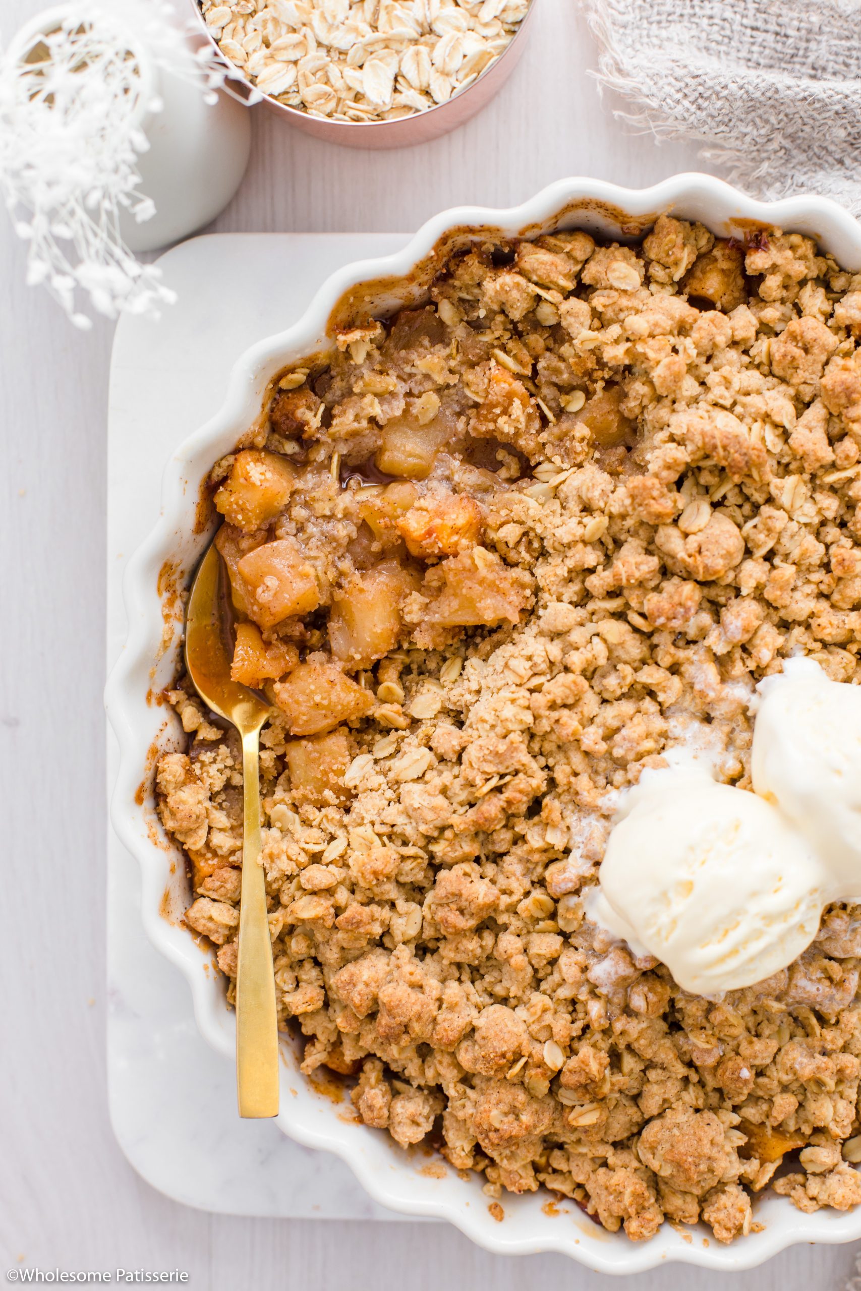 Overhead image of the easy baked apple crumble. 