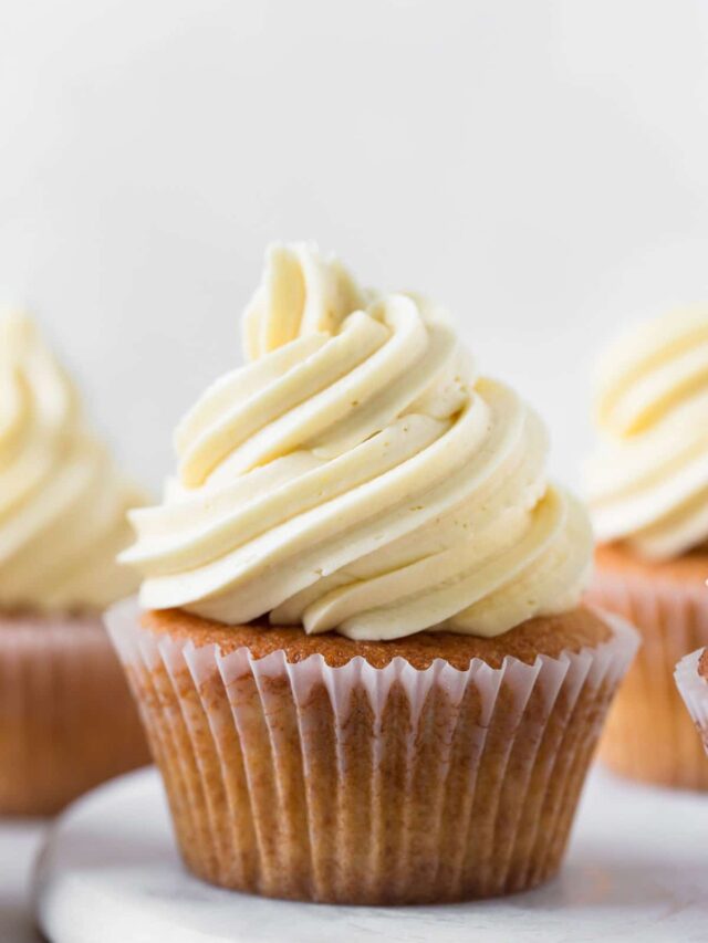 6 simple vanilla cupcakes