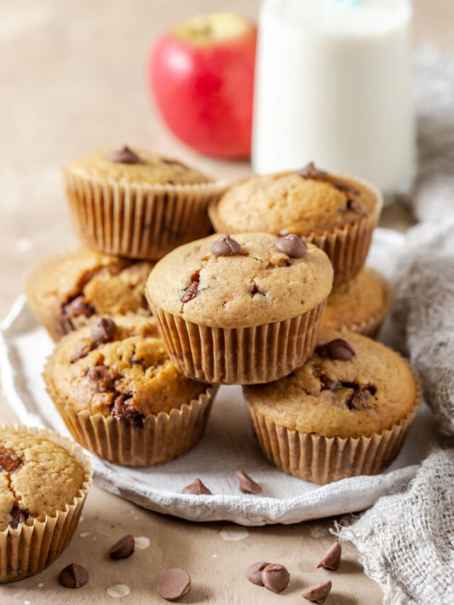 Quick Applesauce Muffins